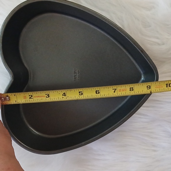 Wilton Heart Shape Baking Pans Set - Picture 6 of 8